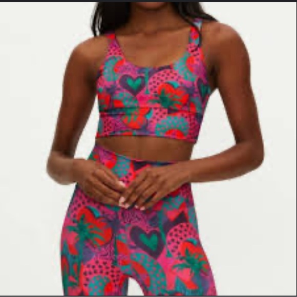 NWOT Beach Riot leah top of Hearts sports Bra SizeS $99 - Picture 3 of 5